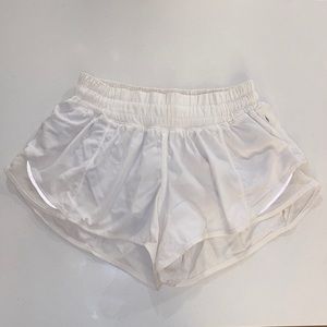 Lululemon White Hotty-Hot Low-Rise Lined 2.5 Shorts